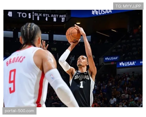 文班亚马坎宁安状元对决，马刺禁区防守彻底锁死活塞核心